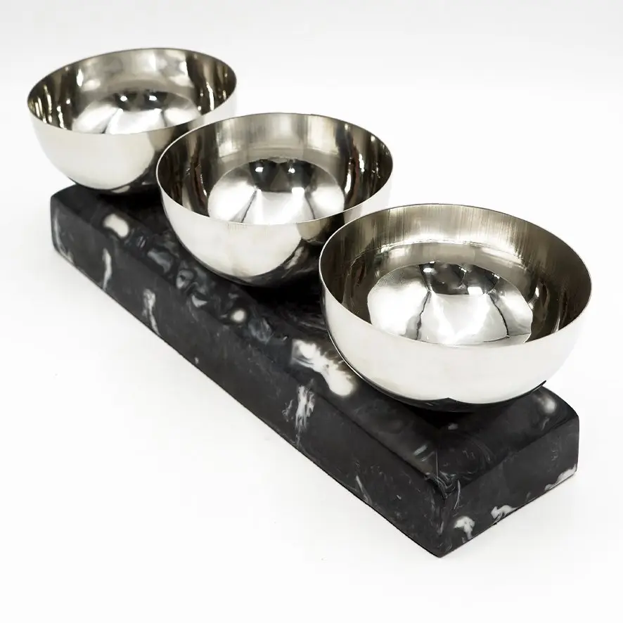 وعاء تقديم بثلاثة كاسات بقاعدة 
أسود وفضي  / HUK030001