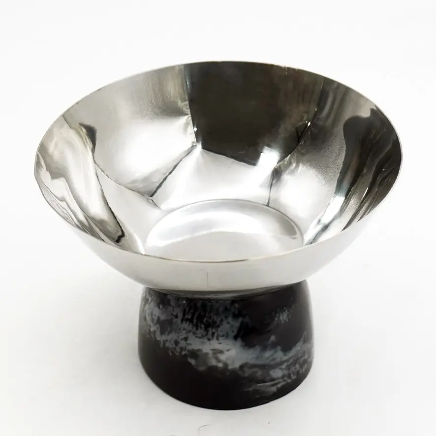 وعاء تمر كبير فضي بقاعدة سوداء  / HUK030009