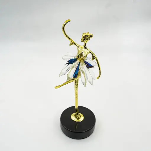 [J@DE24-613] تحفية مجسم فتاة / DE24-613